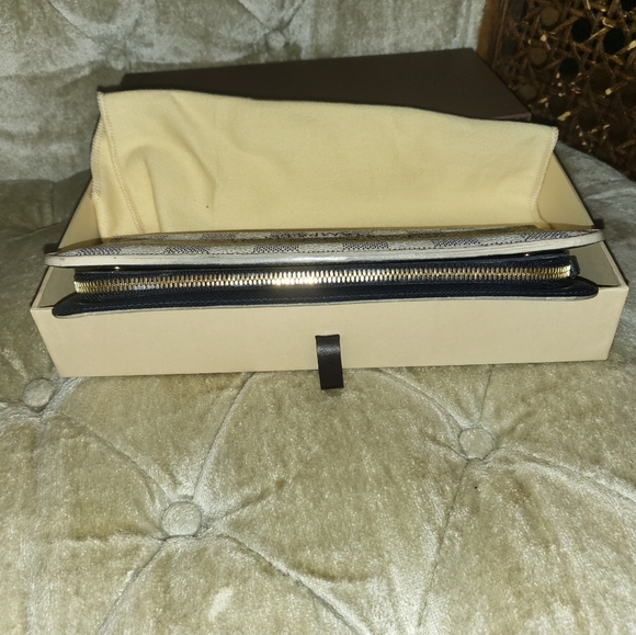 (SOLD)Authentic Louis Vuitton Azur Insolite wallet - Picture 10 of 16